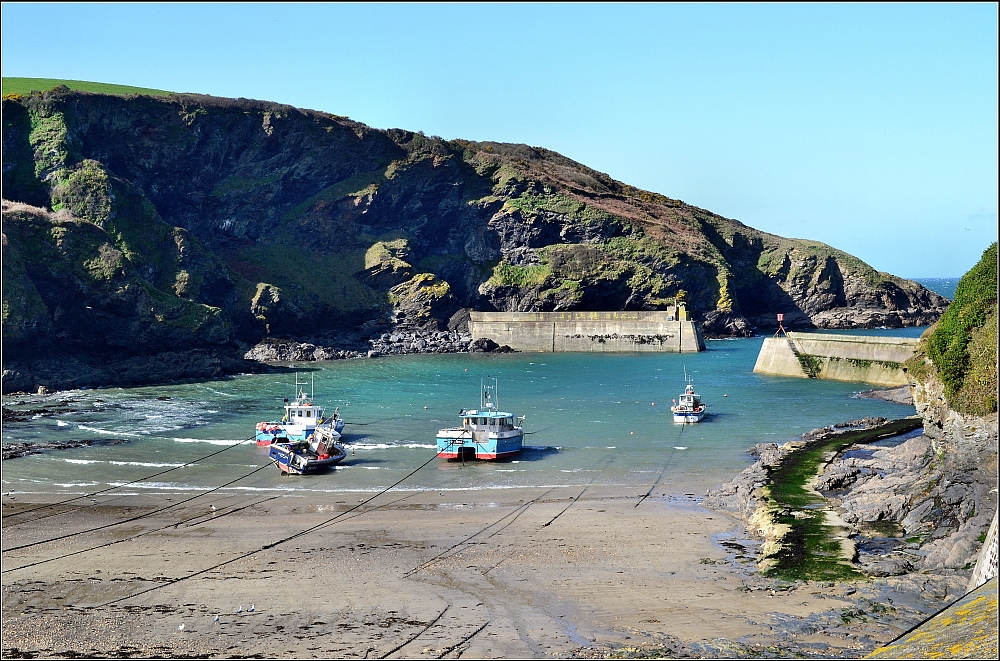 boats anchored in the harbour at Port Isaac