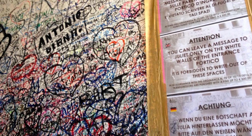 Wall covered in graffiti messages at Juliet's house, Verona. Copyright©2015 mapandfamily.com