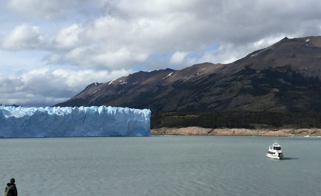 Family trip Argentina - boat leaving the glacier. Copyright © 2015 reserved to photographer via mapandfamily.com 