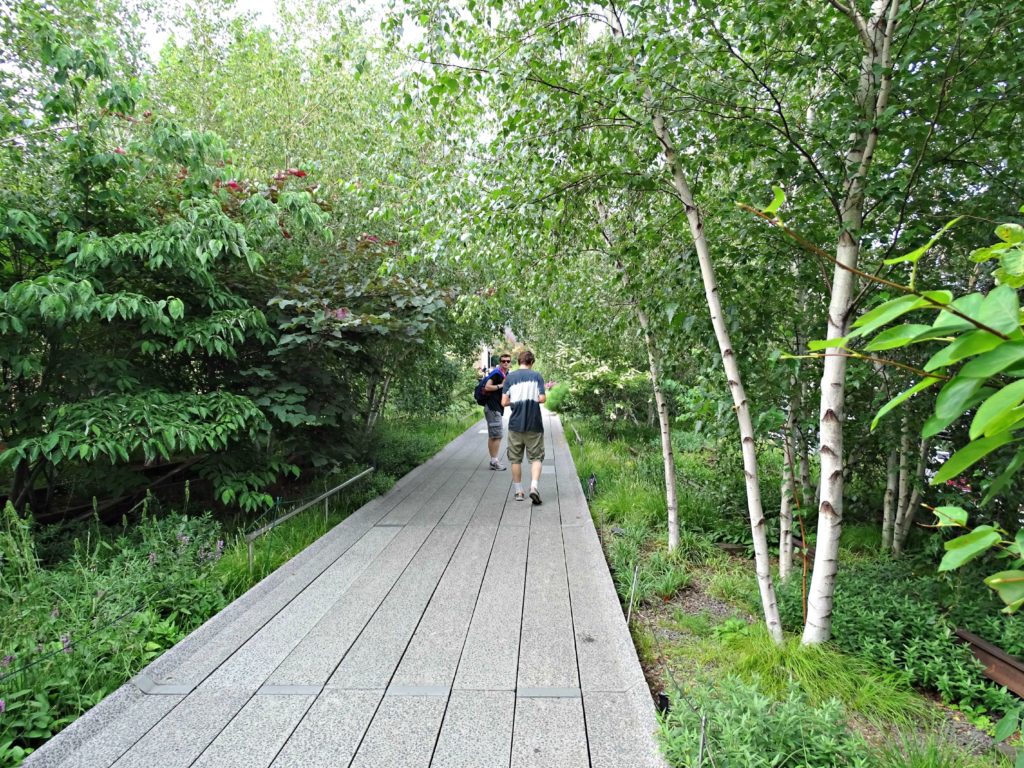 New York sightseeing with teens. High Line. copyright ©2015 reserved to photographer. Contact mapandfamily.com