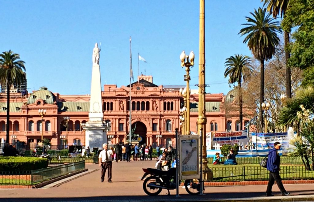 Buenos Aires family holiday. Casa Rosada Copyright©2015 reserved to photographer mapandfamily.com