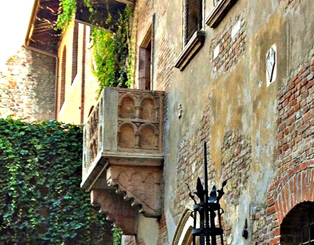 Verona with teenagers: Juliet's balcony Copyright©2015 mapandfamily.com 