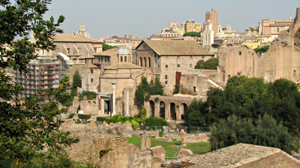 Rome in 3 days, a view of the Forum. Copyright©2016 reserved to photographer via mapandfamily.com