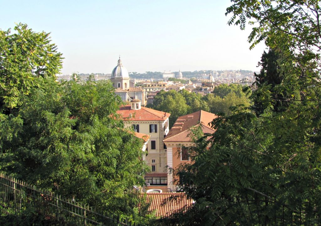 Visiting Rome: view from Gianicolo hill, one of the best views in Rome. Copyright©2016 mapandfamily.com