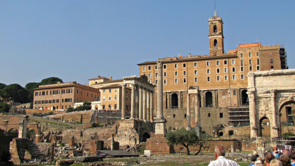 Rome in 3 days, the ruins of the Temple of Saturn. Copyright©2016 reserved to photographer via mapandfamily.com