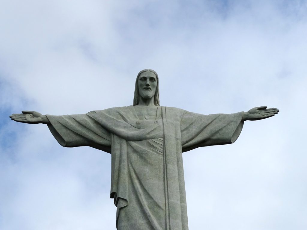 Rio with family Christ Redeemer Copyright©2016 reserved to photographer via mapandfamily.com