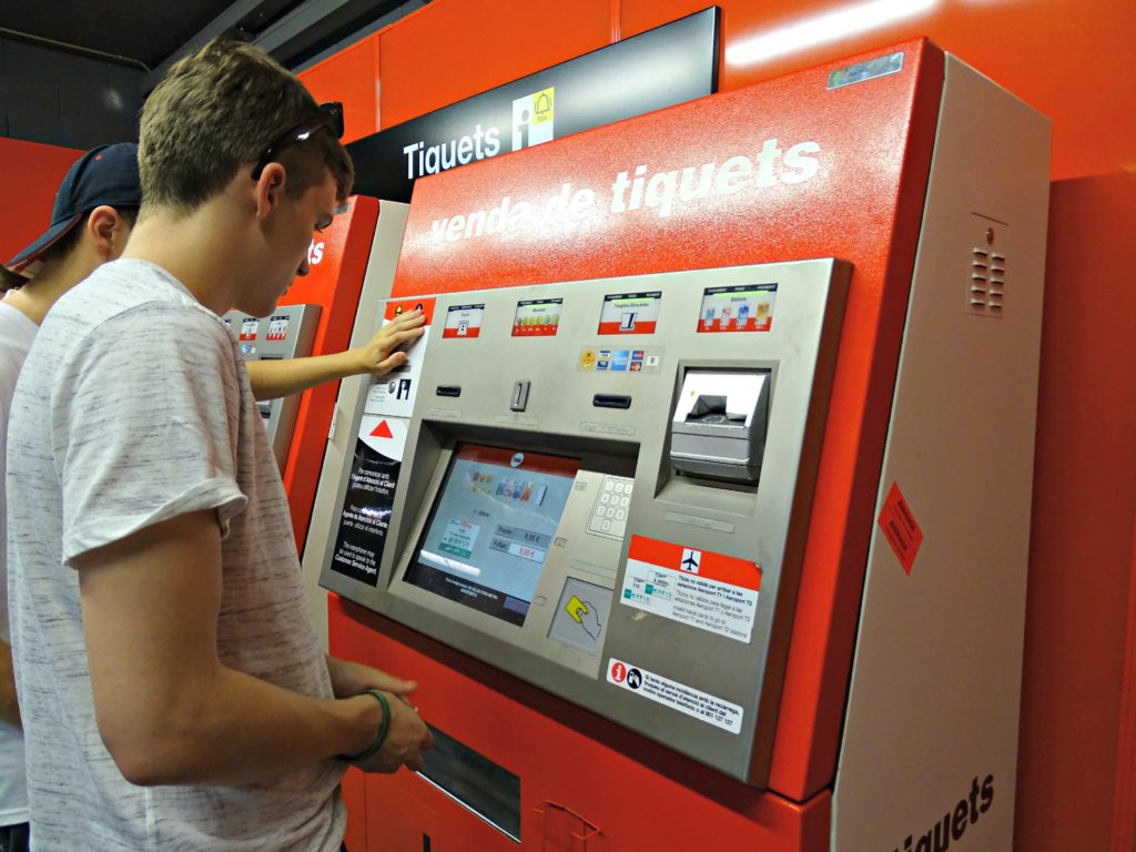 Buying tickets from machine in Metro in Barcelona. Copyright@2016 mapandfamily.com 