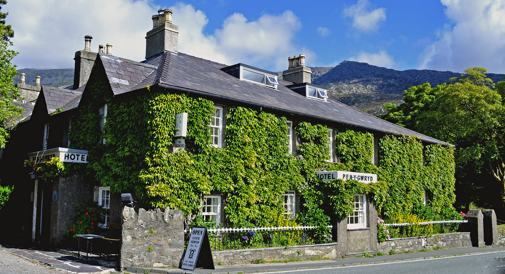 Pen-Y-Gwryd hotel photo