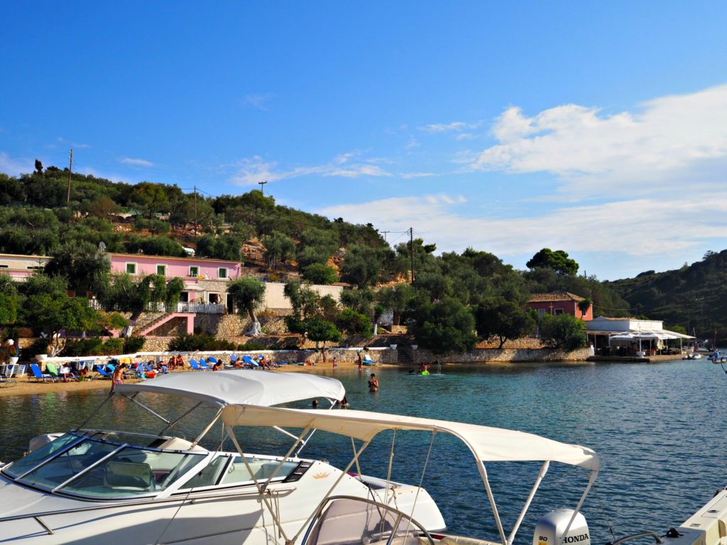 Paxos holidays, Morgonissi bay and boats. Copyright©2017 mapandfamily.com 