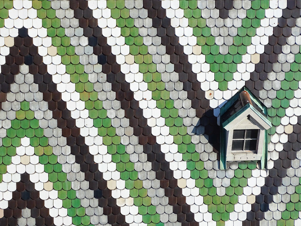 Family holiday in Vienna with teens. Green tiled roof of St Stephens Copyright©2018 mapandfamily.com 