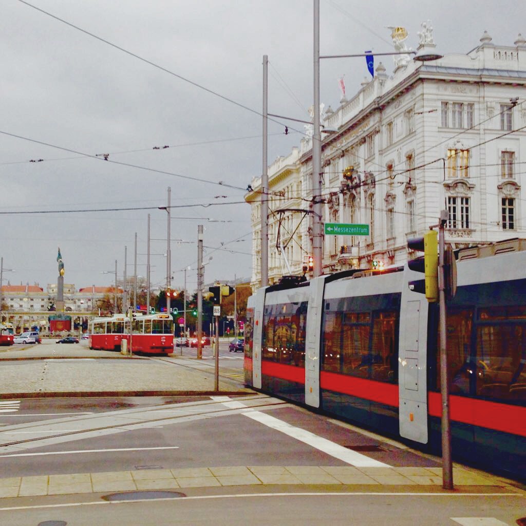 Things to do in Vienna Austria with teens. Red trams. mapandfamily.com