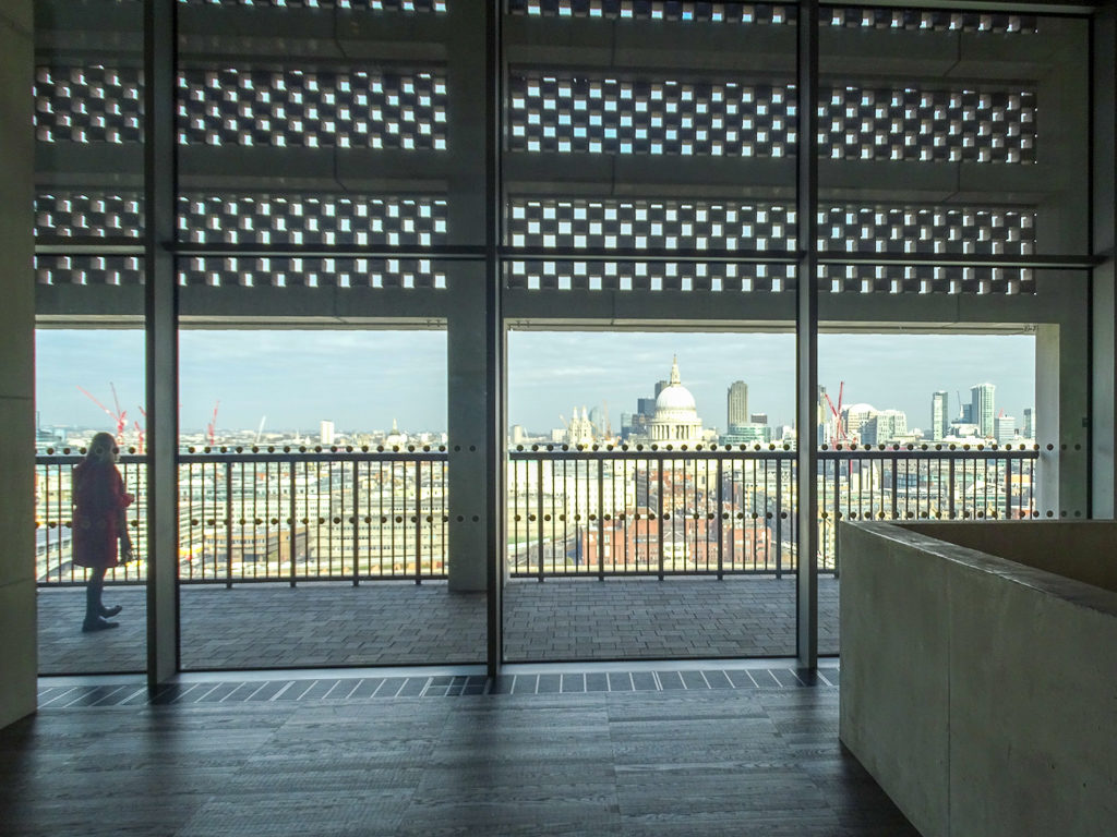 View of St Pauls Cathedral from Tate Modern. Copyright ©2018 mapandfamily.com 