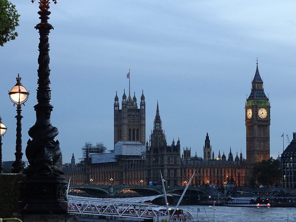 Best views in London. View of Westminster from the South Bank. Copyright ©2018 mapandfamily.com 