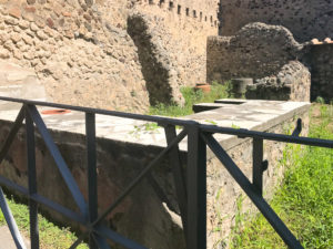 Visiting Pompeii: a serving counter in a Pompeii shop. Copyright©2019 mapandfamily.com