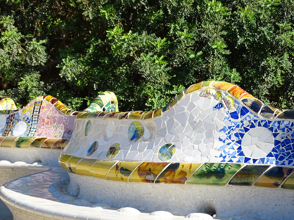 The curving mosaic tiled bench in Park Guell. Copyright© 2019 mapandfamily.com 