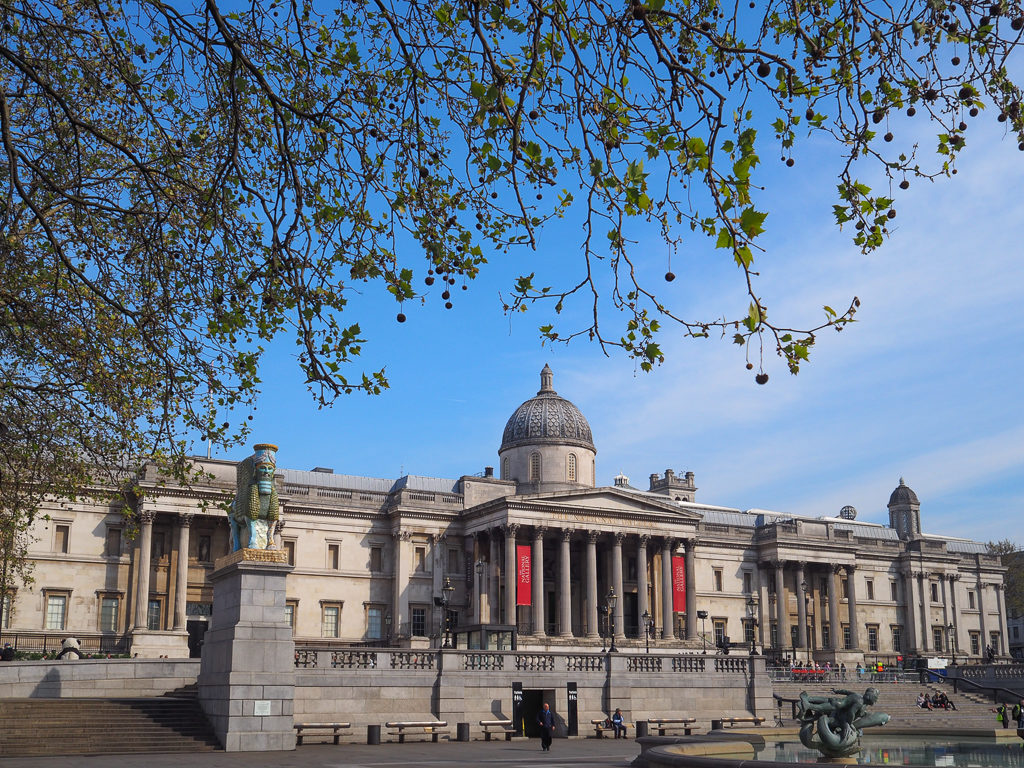 The National Gallery in Trafalgar Square. Copyright ©2019 mapandfamily.com 