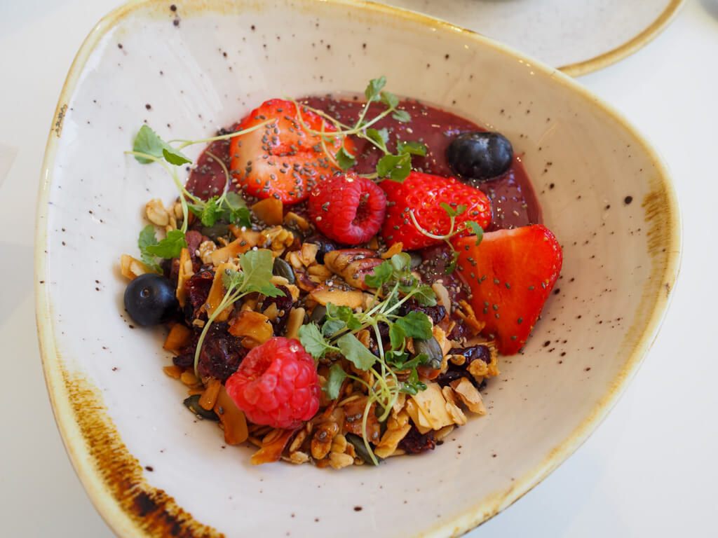 Acai smoothie bowl with strawberries, raspberries and granola. Copyright@2023 mapandfamily.com 