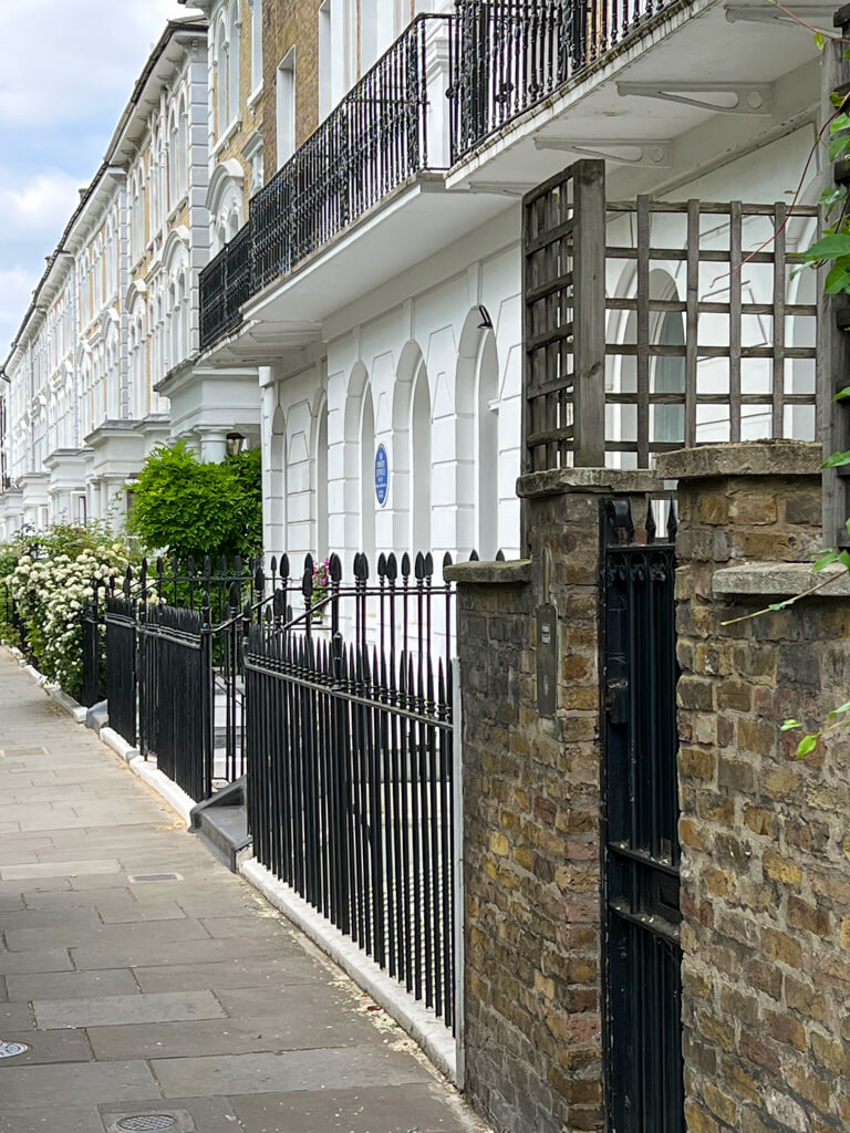 White stucco street in Chelsea, London. Copyright@2024NancyRoberts