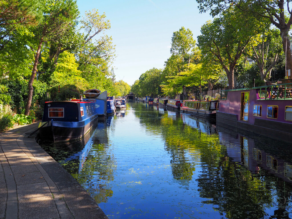 Peaceful view of canal and canalboats in Little Venice. Copyright 2024@mapandfamily.xyz 