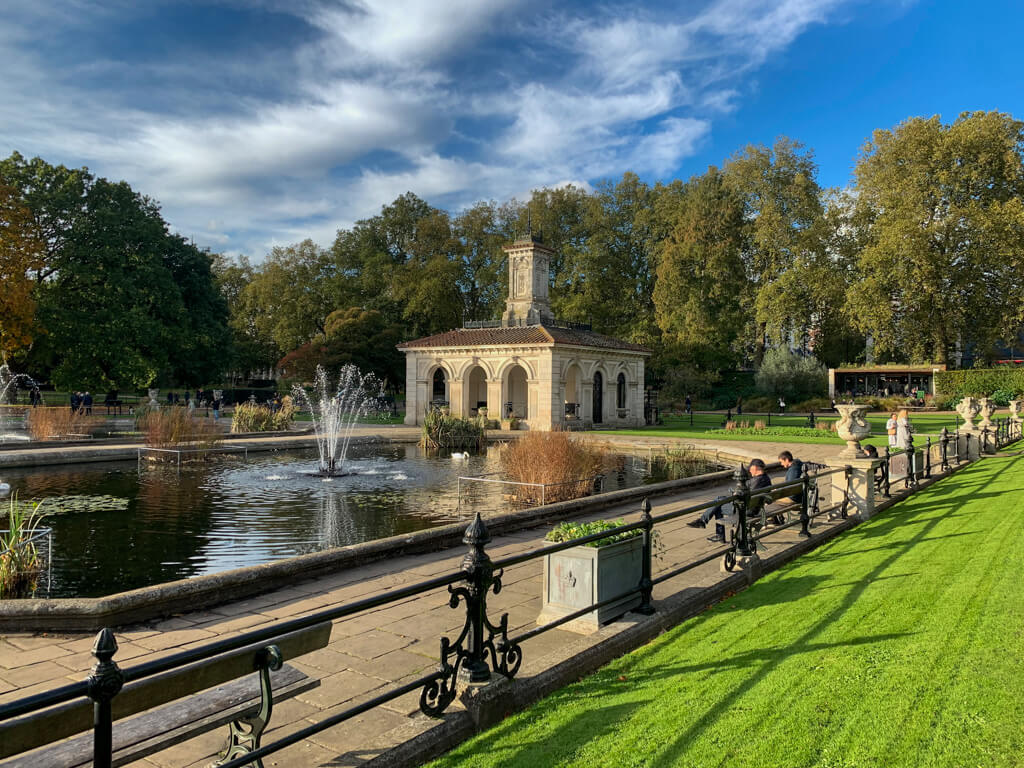 Pretty Italianate gardens with fountains in Hyde Park near Bayswater. Copyright 2024@mapandfamily.xyz 