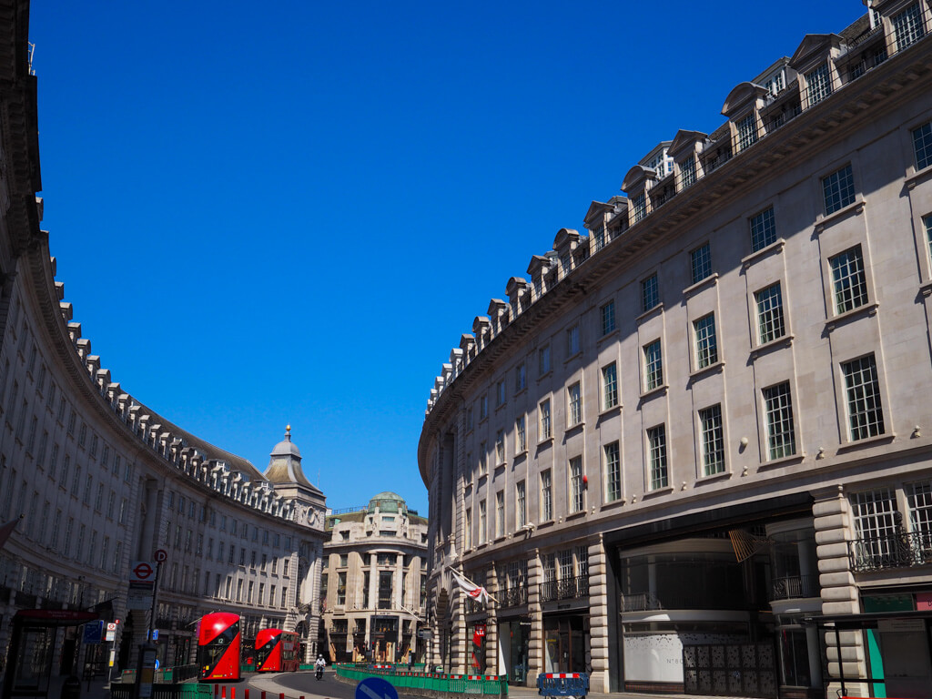 In central London the curves of Regent Street divide Mayfair and Soho. Copyright 2024@mapandfamily.xyz 